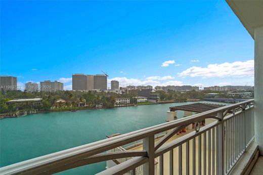 Residential complexes in Bay Harbor Islands, Miami-Dade