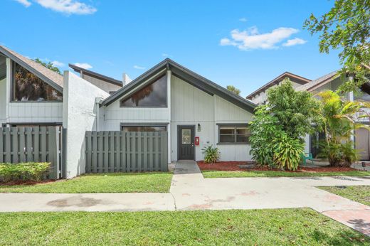 Townhouse in Royal Palm Beach, Palm Beach