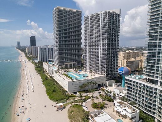 Residential complexes in Hallandale, Broward County