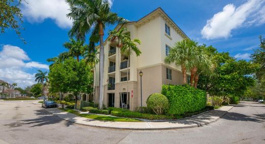 Residential complexes in Boynton Beach, Palm Beach