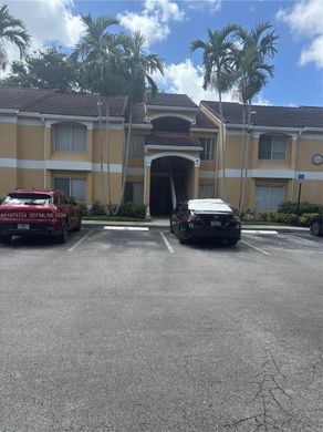 Residential complexes in Oakland Park, Broward County