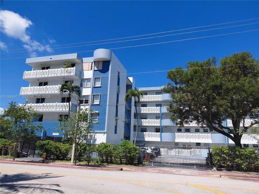 Residential complexes in Miami Beach, Miami-Dade