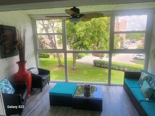 Residential complexes in Delray Beach, Palm Beach