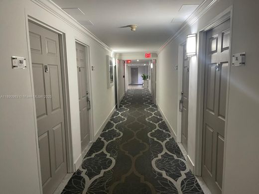 Kamienica w Bay Harbor Islands, Miami-Dade County