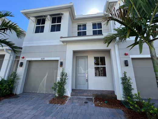 Townhouse in Pembroke Pines, Broward County