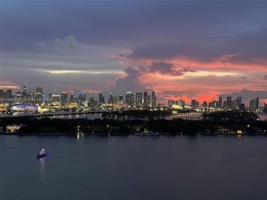 Residential complexes in Miami Beach, Miami-Dade