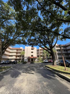 Residential complexes in Davie, Broward County