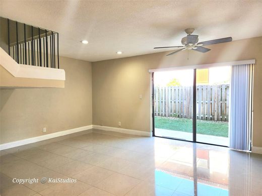 Αστικό ακίνητο σε Coral Springs, Broward County