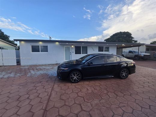 マイアミガーデンズ, Miami-Dade Countyのヴィラ