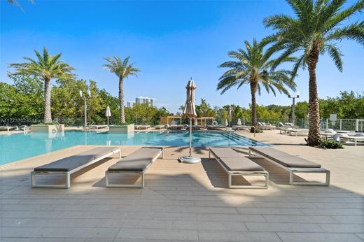 North Miami Beach, Miami-Dade Countyのアパートメント・コンプレックス