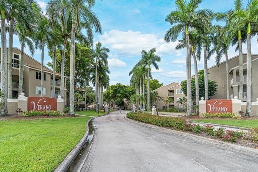 Residential complexes in Delray Beach, Palm Beach