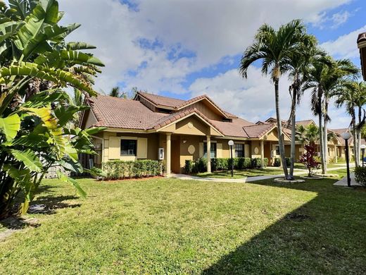 Townhouse in Coral Springs, Broward County