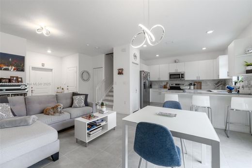 Townhouse in Miami Gardens, Miami-Dade