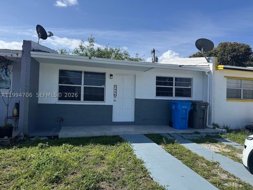 Townhouse in West Park, Broward County