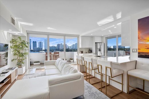 Residential complexes in North Miami Beach, Miami-Dade