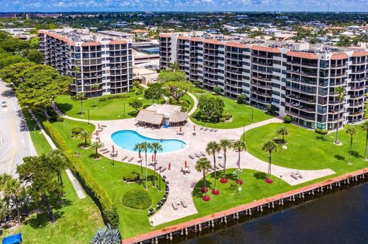 Residential complexes in Boca Raton, Palm Beach