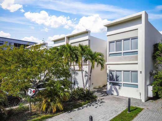 Townhouse in North Miami, Miami-Dade