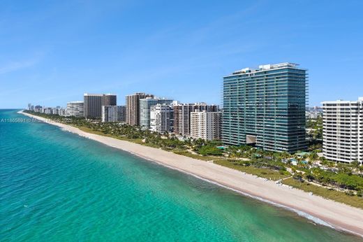 Residential complexes in Bal Harbour, Miami-Dade