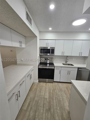 Residential complexes in Cutler Bay, Miami-Dade