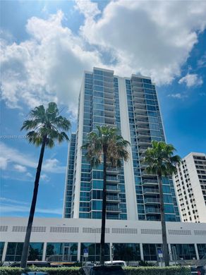Residential complexes in Miami Beach, Miami-Dade
