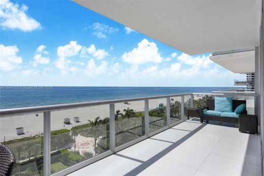 Residential complexes in Miami Beach, Miami-Dade