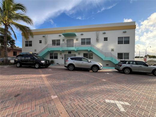 Residential complexes in Hollywood, Broward County