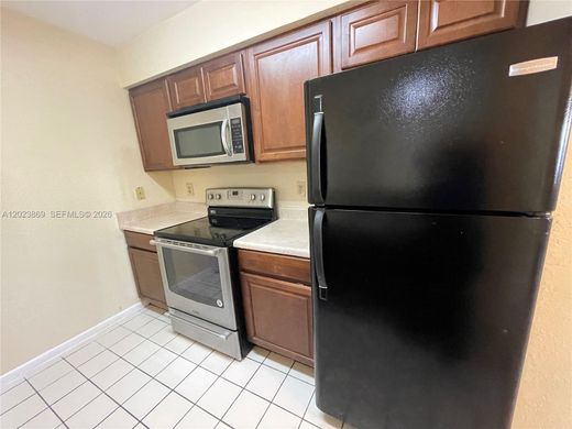 Residential complexes in Oakland Park, Broward County