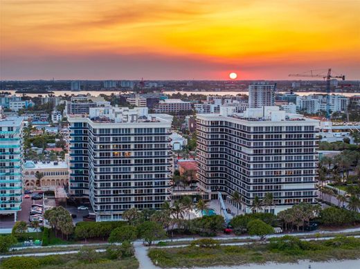 Kamienica w Surfside, Miami-Dade County