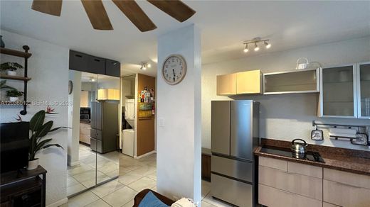 Residential complexes in Miami Beach, Miami-Dade