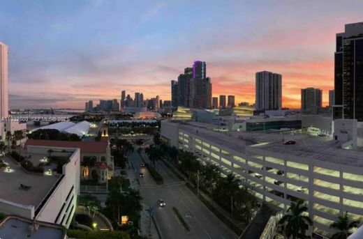 マイアミ, Miami-Dade Countyのアパートメント・コンプレックス