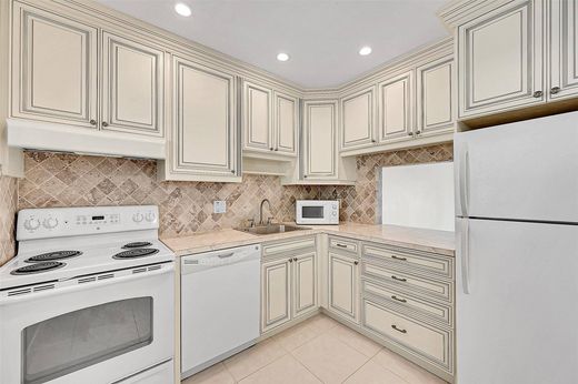 Residential complexes in Delray Beach, Palm Beach