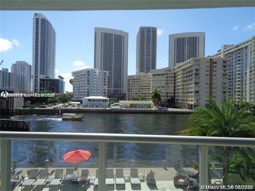 Residential complexes in Hallandale, Broward County