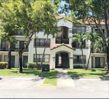 Residential complexes in Hollywood, Broward County