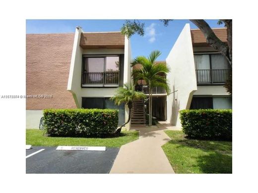 Residential complexes in Pinecrest, Miami-Dade