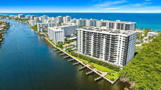 Residential complexes in Highland Beach, Palm Beach