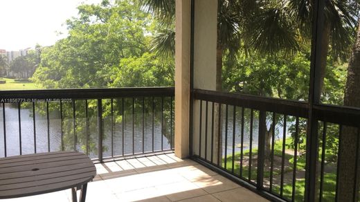 Residential complexes in Delray Beach, Palm Beach