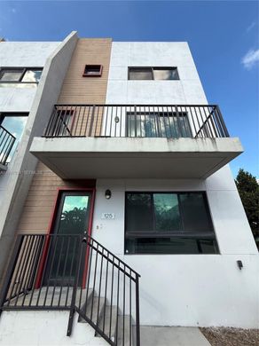 ‏בית בעיר ב  Fort Lauderdale, Broward County