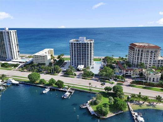 Residential complexes in Boca Raton, Palm Beach