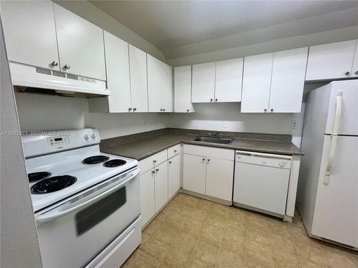 Жилой комплекс, Doral, Miami-Dade County