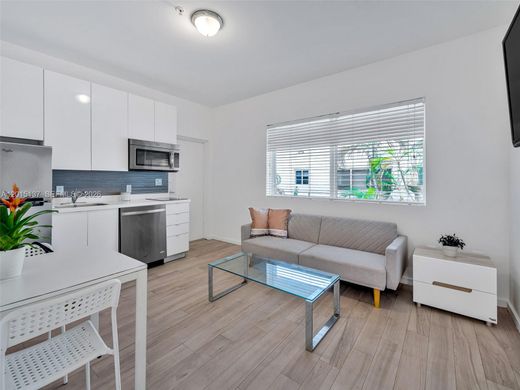 Residential complexes in Miami Beach, Miami-Dade