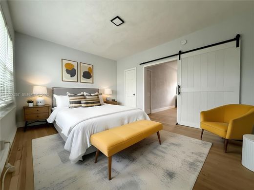 Residential complexes in Miami Beach, Miami-Dade