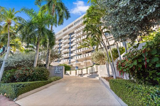 Residential complexes in Miami Beach, Miami-Dade