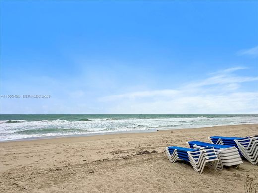 Residential complexes in Bal Harbour, Miami-Dade