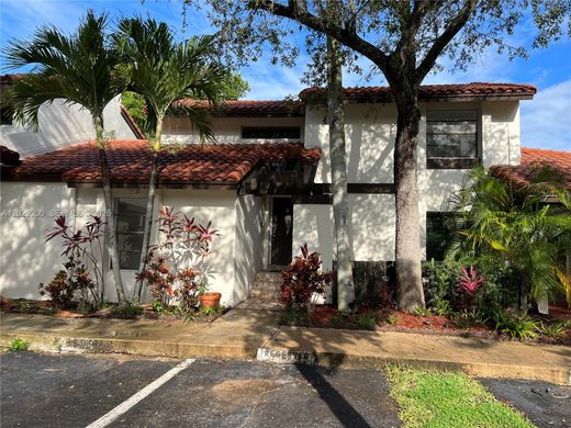 Residential complexes in Miami, Miami-Dade