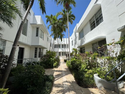 Residential complexes in Miami Beach, Miami-Dade
