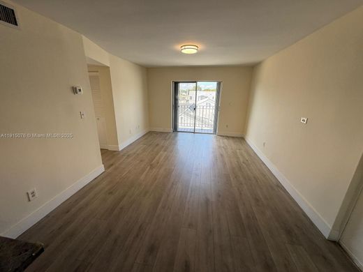 مجمع شقق ﻓﻲ ميامي، فلوريدا, Miami-Dade County