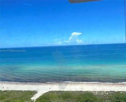 Κτίριο σε Surfside, Miami-Dade County