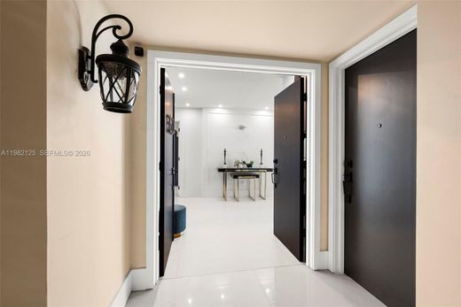 Residential complexes in Fort Lauderdale, Broward County