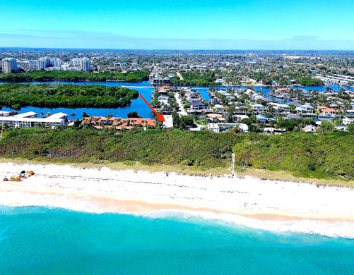 Residential complexes in Ocean Ridge, Palm Beach