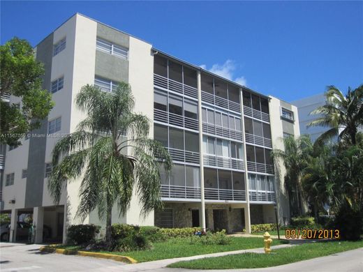 Residential complexes in Key Biscayne, Miami-Dade